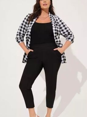 Torrid Studio Black Pull-On Relaxed Taper Pants Size 3 Short NWOT